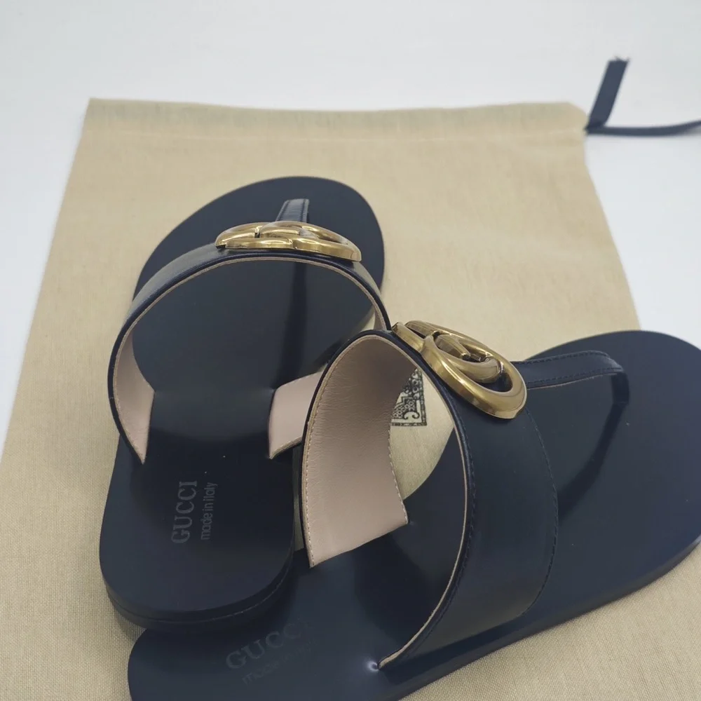 Gucci Black Leather Thong Sandals with Gold Double G